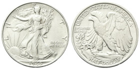 USA
Federazione.
Half Dollar 1946 Walking Liberty S, zecca di San Francisco.
Ag
Dr. Libertà avanza verso s.; sullo sfondo, il sole nascente.
Rv. ...