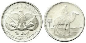 YEMEN
Repubblica Araba, 1969 - 1993.
1 Riyal 1969, Memoriale di Qadhi Mohammed Mahmud Azzubairi.
Ag 
gr. 12
Dr. Stemma Nazionale con indicazione ...