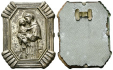 PADOVA
XX secolo.
Placchetta rettangolare uniface, con supporto ligneo, con Sant’Antonio di Padova.
Metallo Bianco e legno
gr. 9,51 mm 51,5x40
Dr...