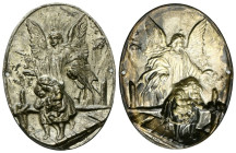 ITALIA
XX secolo.
Placchetta ovale uniface con Angelo Custode con due fori.
Metallo Bianco 
gr. 1,97 mm 45x34,2
Dr. Angelo custode protegge due b...