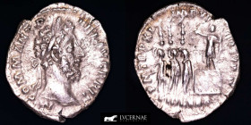Commodus 180-192 A.D. Silver Denarius 2.60 g., 20 mm. Rome 185 A.D. gVF/VF