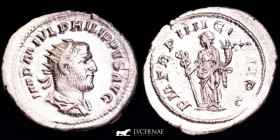 Philip I Silver Antoninianus 4,04 g. 24 mm. Rome 247 AD AU (About Uncirculated)
