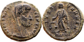 Divus Constantine i (337-340). Follis Obv: DV CONSTANTINVS PT AVGG, veiled head right Rev: No legend, Standing divus emperor

14mm 1,77g