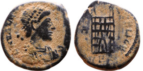 Constantine I The Great (306 - 337 AD). Follis. Obv.: CONSTANTINVS AVG, Laureate head of Constantine right. Rev.: PROVIDENTIA AVGG, Camp gate

12mm ...