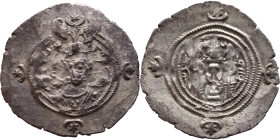 Khosrow II (591-628) Drachm Obv: Bust of a king wearing a winged crown, turned to the right. Rev: Blazing altar of fire situated between two guards
...