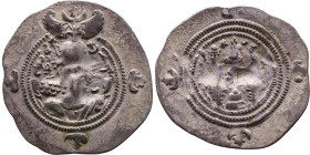 Khosrow II (591-628) Drachm Obv: Bust of a king wearing a winged crown, turned to the right. Rev: Blazing altar of fire situated between two guards
...