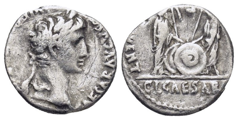 Augustus. Denarius. 7-6 a. C. Lugdunum. (15mm, 3.49 g) Anv.: CAESAR AVGVSTVS DIV...