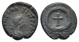 Theodosius II (408-450). Æ (13mm, 1,67 g). Cyzicus, 425-435. Pearl-diademed, draped and cuirassed bust r. R/ Cross within wreath; SMKB.