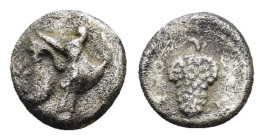 CILICIA. Soloi. Obol (Circa 410-375 BC).
Obv: Helmeted head of Amazon left.
Rev: Grape bunch within incuse lozenge.
Cf. Göktürk 12; cf. SNG BN 139; cf...