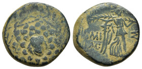 PONTOS.Amisos.(Circa 105-63 BC).Ae.

Obv : Aegis with Gorgon's head at center.

Rev : AΜΙΣΟΥ.
Nike advancing right, holding wreath and palm branch, be...