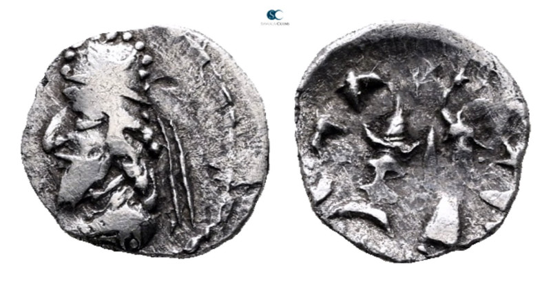 Persia. Achaemenid Empire. Sardeis. Kapat (Napad) AD 1-100. 
Obol AR

10 mm, ...