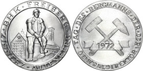 Ausbeute, Bergbau, Hüttenwesen
 Weißmetallmedaille 1972 (unsigniert) Tag des Bergmanns der DDR Generaldirektor BHK Freiberg, Zinnerz, Altenberg. Berg...