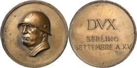 Drittes Reich
 Bronzemedaille 1937 (unsigniert) Besuch Benito Mussolini in Berlin. Kopf mit Helm halblinks / 3 Zeilen Schrift. 50,6 mm, 48,22 g Selte...