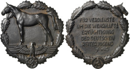 Drittes Reich
 Eisengussmedaille o.J. Für Verdienste um die wehrhafte Ertüchtigung der deutschen Reiterjugend. Pferd nach links über Reichsadler im E...