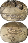 Güttler, Peter-Götz 1939-2024 Weißmetallgussplakette 2005. 25 Jahre Arbeitskreis Medaillenkunde in Berlin. Zuschauer betrachten Ausstellungsvitrine / ...
