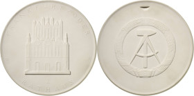 Porzellanmedaillen - Medaillen der Meißner Porzellanmanufaktur
Frankfurt/Oder Weiße Porzellanmedaille o.J. (1968) (Entwurf H. Schulz) Rathaus. Ansich...