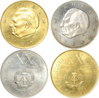 Medaillen
 Goldmedaille 1969 (W. Fitzenreiter) 20 Jahre DDR. Kopf Wilhelm Pieck nach links / Staatswappen, darüber XX / 1949-1969. 40 mm, 35,24 g. 90...