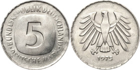 Fehlprägungen
 5 DM 1975 D Abschlag auf zu dünnem Schrötling mit Randschrift. 28,8 mm, 5,34 g Jaeger -, zu 415 Sehr selten. Prägeschwäche, leicht kor...