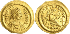 Justinus II. 565-578 Semissis 565/578, Constantinopel Brustbild mit Diadem nach rechts, DN IVSTINVS PP AVG / Victoria nach rechts auf einem Schild, da...