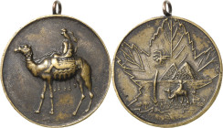 Ägypten
Medaillen Bronzemedaille o.J. Beduinenmedaille. Beduine reitet auf Kamel nach links / In einer Ahornblattform Wüstenlandschaft mit Palme, 2 P...