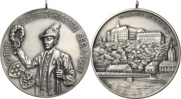 Reuss-Städte und Gemeinden
Gera Silbermedaille 1931 (O.L.G.) 29. Thüringisches Bundesschießen. Schütze mit Gewehr und erhobenem Kranz / Ansicht des S...