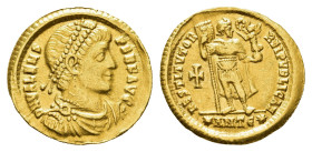 MÜNZEN RÖMISCHE KAISERZEIT, Valentinianus I., 364-375, Solidus (4,49g), Antiochia. Av: Büste nach rechts, darum Umschrift. Rev: Stehender Kaiser mit S...