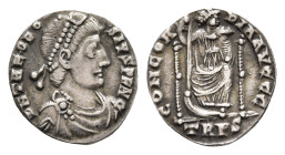 MÜNZEN RÖMISCHE KAISERZEIT, Theodosius I., 379-395, Siliqua (1,63g), Trier. Av: Büste nach rechts, darum Umschrift. Rev: Constantinopolis mit Zepter u...