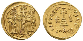 Heraclius mit Heraclius Constantinus und Heraclonas, 637-638, Solidus (4,45g), Konstantinopel. Av.: Die drei Kaiser nebeneinander stehend von vorn. Sc...