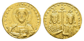 Constantinos VII. und Romanos I., 913-959, Solidus (4,19g), Konstantinopel. Av: Christusbrustbild mit Nimbus von vorne, darum Umschrift. Rev: Die Büst...