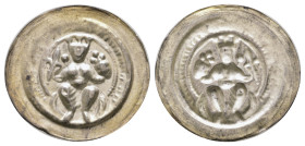 Altenburg, Reichsmünzstätte, Brakteat (0,89g), 1152-1190, Friedrich I. Barbarossa. Auf Bogen thronender Kaiser mit Lilienzepter und Reichsapfel. Slg. ...