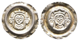 Augsburg, Bistum, Brakteat (0,74g), Hartmann II., 1250-1286. Av: Brustbild des Bischofs zwischen zwei Krummstäben von vorn, darüber Bogen mit Zinnen u...
