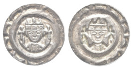 Donauwörth, königliche Münzstätte, Brakteat (0,72g), 1215-1250, Friedrich II. Brustbild des Königs mit zwei erhobenen Kreuzen. Berger 2675, Steinhilbe...