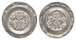Donauwörth, königliche Münzstätte, Brakteat (0,75g), 1250-1254, Konrad IV. Hüftbild des Königs mit Lilie und Falke. Berger 2677, Steinhilber 133, Slg....