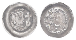 Nürnberg, Reichsmünzstätte, Pfennig (0,93g), 1215-1250, Friedrich II. Av: Brustbild des Königs nach rechts mit vorgehaltenem Kreuz. Rev: Zwei einander...