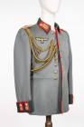 Wehrmacht Heer, Paraderock, Eigentumsstück für einen Generalleutnant, Fertigung ohne Taschen aus feinem feldgrauem Gabardine mit dunkelgrünem Kragen, ...