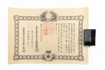 Japan, Orden des goldenen Drachen 3. Klasse, Silber vergoldet und Emaille, rückseitig vierfach vernietet, am Band, in schwarz lackiertem Verleihungset...