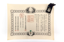 Japan, Orden des goldenen Drachen 7. Klasse, Silber, am Band, in schwarz lackiertem Verleihungsetui mit goldener Aufschrift, dazu Knopflochdekoration ...