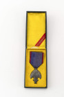 Japan (Mandschukuo), Gedenkmedaille zum Besuch des Kaisers Puyi in Japan, Silber, am Band, in Verleihungsetui aus Kartonage mit goldener Aufschrift, Z...