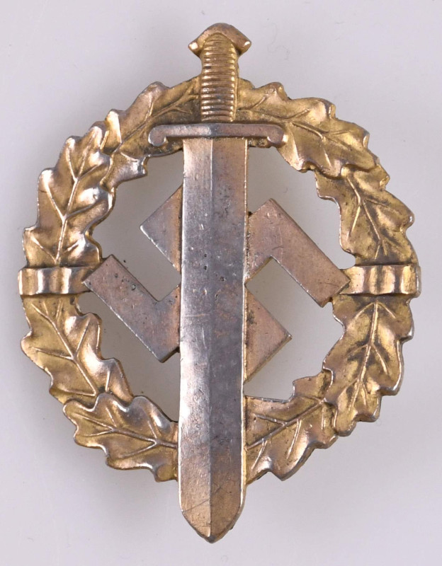 SA-Sportabzeichen in Gold, 1. Typ (1933-1934), Bronze vergoldet, rückseitig mit ...