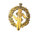 SA-Sportabzeichen in Gold, 3. Typ (1939-1944), Eisen vergoldet, rückseitig mit Stempel "EIGENTUM D. OBERSTEN S.A. FÜHRUNG" und Hersteller "W. Redo Saa...