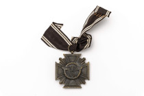 Dienstauszeichnung in Bronze 1. Stufe, flache Form, Bronze, OEK 3763, am Band, Zustand 2.