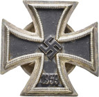Eisernes Kreuz 1939 1. Klasse, magnetisch, flach, an Schraubscheibe, OEK 3822/6, Zustand 2.