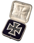 Eisernes Kreuz 1939 1. Klasse, magnetisch, flach, auf Nadel "4" für die Firma Steinhauer & Lück Lüdenscheid, im schwarzen Etui mit goldenem EK-Aufdruc...