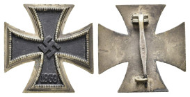 Eisernes Kreuz 1939, 1. Klasse, flach, magnetisch, auf der Nadel mit Hersteller "L/15" für die Firma Otto Schickle Pforzheim, OEK 3822/4, getragen, Zu...