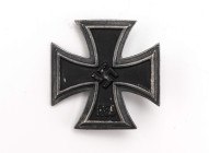 Eisernes Kreuz 1939 1. Klasse, magnetisch, flach, auf Nadel "50" für die Firma Karl Gschiermeister Wien, OEK 3822/4, gedunkelt, Zustand 2.