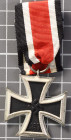 Eisernes Kreuz 1939 2. Klasse, magnetisch, am Band, OEK 3824/4, Zustand 2.