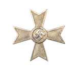 Kriegsverdienstkreuz 1. Klasse, mit Hersteller "L15" auf Nadel für die Firma Friedrich Orth Wien, OEK 3834, getragen, Zustand 2.