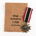 Kriegsverdienstkreuz 2. Klasse mit Schwertern, in Verleihungstüte, Verleihungstüte rückseitig mit Aufdruck "Steinhauer & Lück Lüdenscheid", mit Band, ...