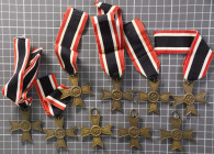 9x Kriegsverdienstkreuz 2. Klasse, teilweise am Band oder Bandabschnitt, OEK 3836, unterschiedlicher Zustand.