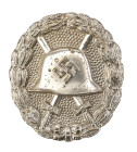 Verwundetenabzeichen in Silber, 1. Form, Weißmetall versilbert, hohl geprägt, OEK 3843/2, Zustand 2.